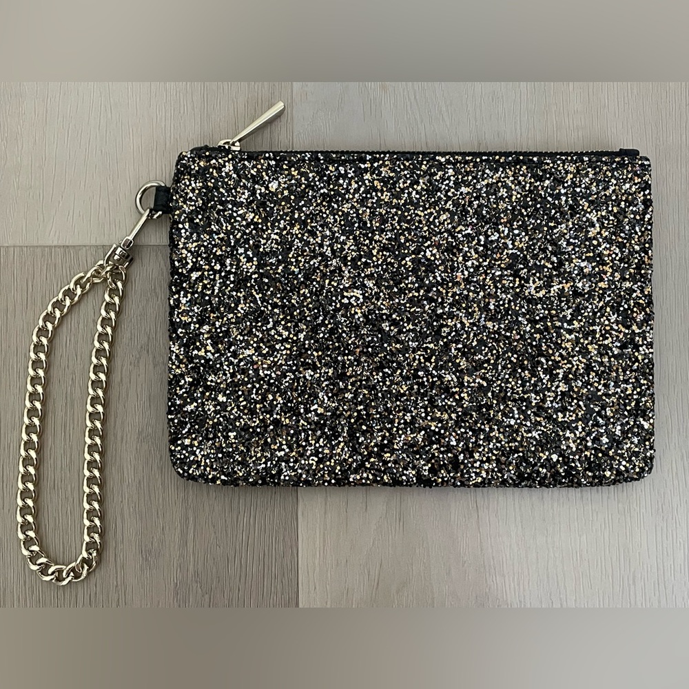 Express clutch/wristlet bag! 🖤